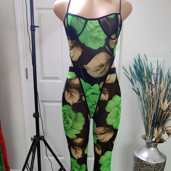 Sheer Fitted Two Piece - Picture 2 of 3